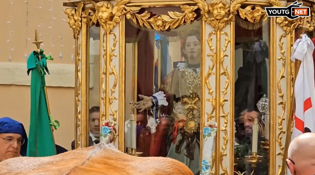 Cagliari si prepara per la festa di Sant’Efisio: bandiera della guardiania tinta di nero per il Papa