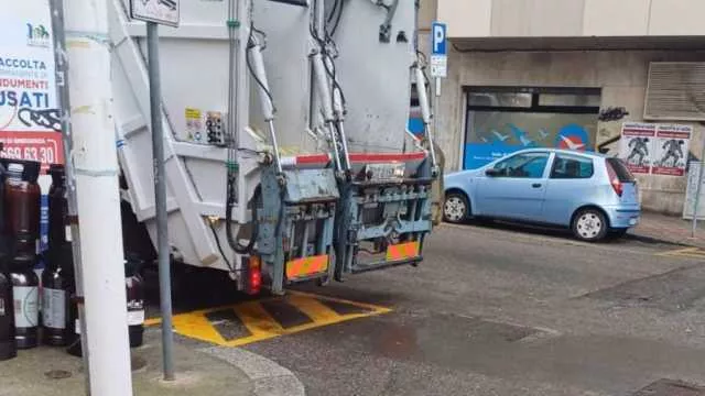 Raccolta rifiuti nel caos a Cagliari: la denuncia della Fipe Confcommercio Sud