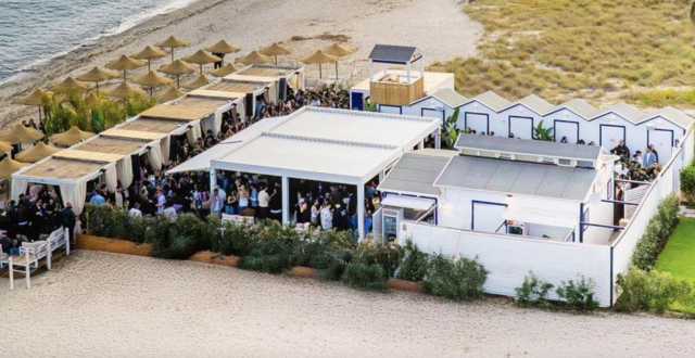 Taniche di benzina per dare fuoco all'Azul beach club al Poetto: indagini in corso