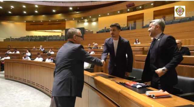 Consiglio regionale, il presidente Comandini riceve il Cagliari Primavera: “Siete l’orgoglio della Sardegna
