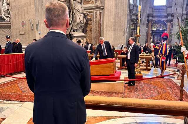Cappellacci tra i fedeli da Papa Francesco a San Pietro: 
