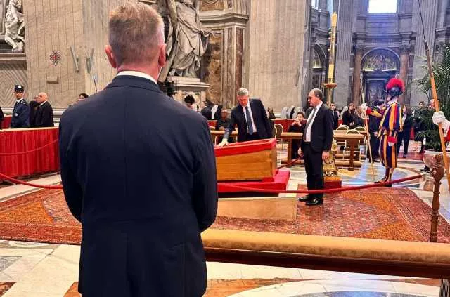 Cappellacci tra i fedeli da Papa Francesco a San Pietro: 