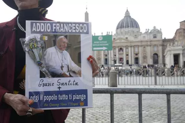 Papa Francesco, la Santa Sede: “È morto per un ictus cerebrale, coma e collasso cardiocircolatorio irreversibile”