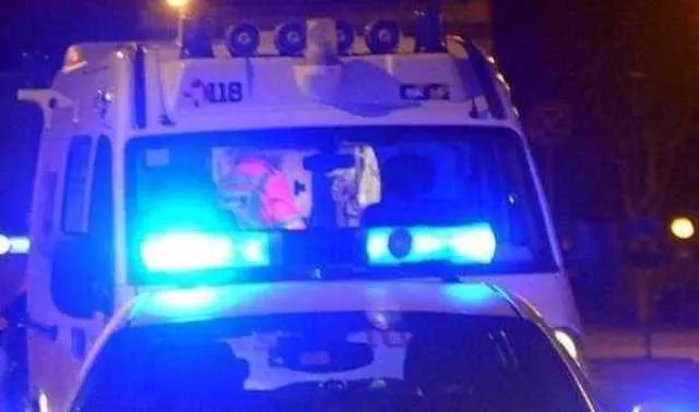 Grave schianto nella notte al Poetto: quattro feriti, una ragazza in codice rosso