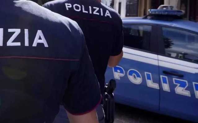 Cagliari, un pacco sospetto nei parcheggi di un supermercato: dentro 1 chilo e mezzo di droga