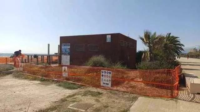 Vandalizzati i bagni pubblici della quarta fermata del Poetto: 
