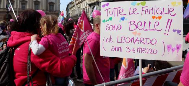 Figli di coppie omosessuali, la Corte: 