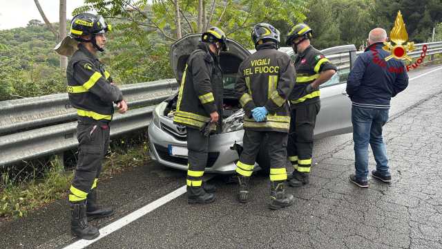 Nuoro, scontro fra due auto: conducente ferita, portata in ospedale