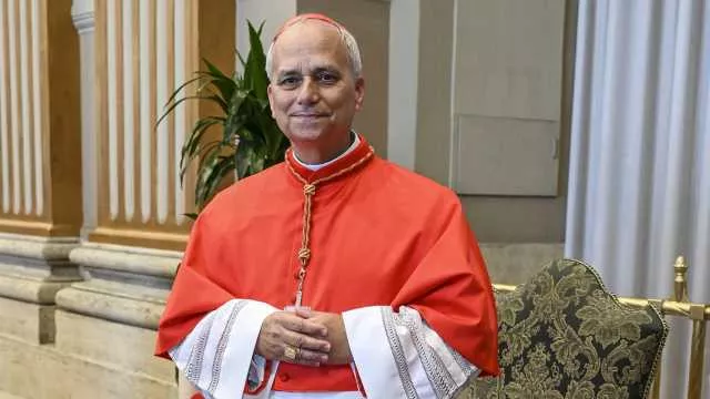 Habemus Papam: fumata bianca in Vaticano, suonano le campane di piazza San Pietro 