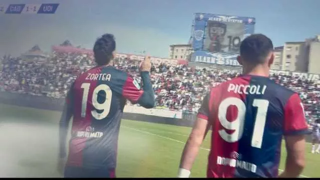 Il Cagliari perde (tra i fischi dei tifosi) contro l'Udinese all'Unipol Domus: finisce 1-2