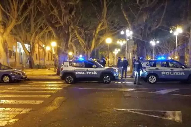 Cagliari, spacciava dalla finestra di casa sua: scatta l'arresto e obbligo di firma