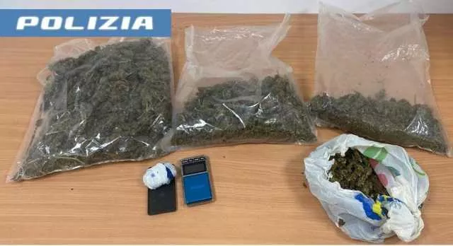 Sorpreso con un chilo di marijuana, hashish e un bilancino: 25enne arrestato per spaccio a Iglesias