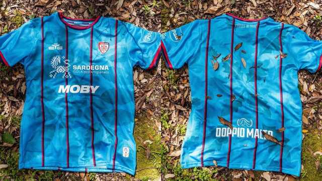 Il Cagliari presenta la terza maglia per la prossima stagione: 