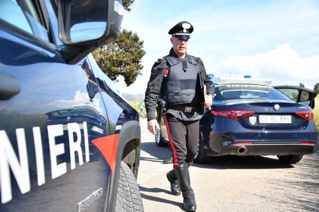 Fermato per un controllo a Iglesias, spintona i carabinieri: 24enne ai domiciliari