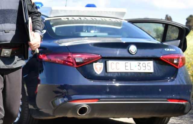Paura a Uta, aggredisce l'ex compagna e tenta di sfondare il suo portone di casa: 35enne arrestato