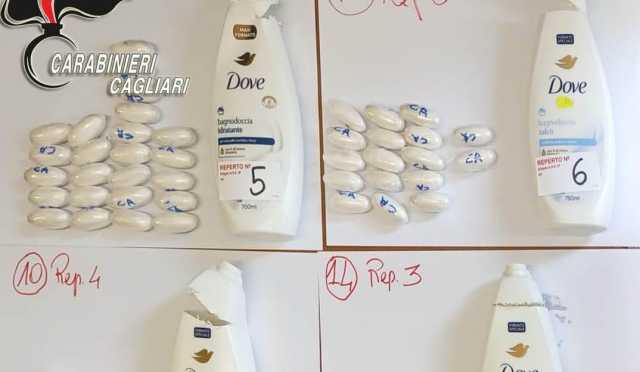 Cagliari, più di 100 ovuli di cocaina nascosti nei bagnoschiuma: la scoperta al porto