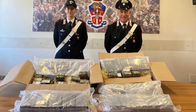 Trecento panetti di hashish nei pacchi pronti per la spedizione: la scoperta nel Cagliaritano