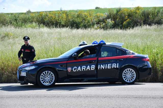 Ussaramanna, colpisce con una pinza un carabiniere e dà un pungo a un altro militare