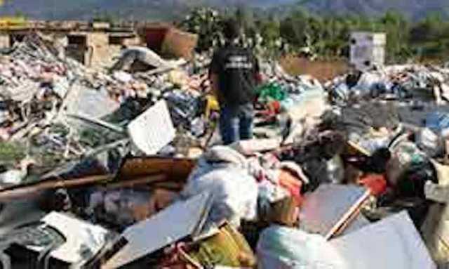 Più di 150 carcasse di auto e materiali inquinanti: sequestrata discarica abusiva a Ozieri