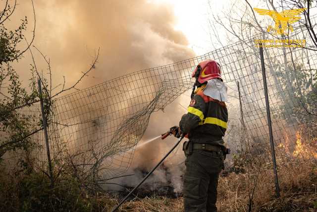 Con il caldo rinizia la stagione degli incendi in Sardegna: 10 roghi spenti in un giorno dalla Forestale