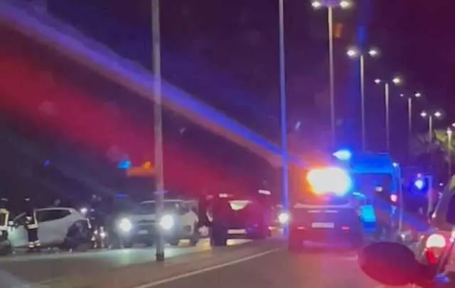 Violento scontro fra tre auto al Poetto di Quartu: ci sono feriti (video)