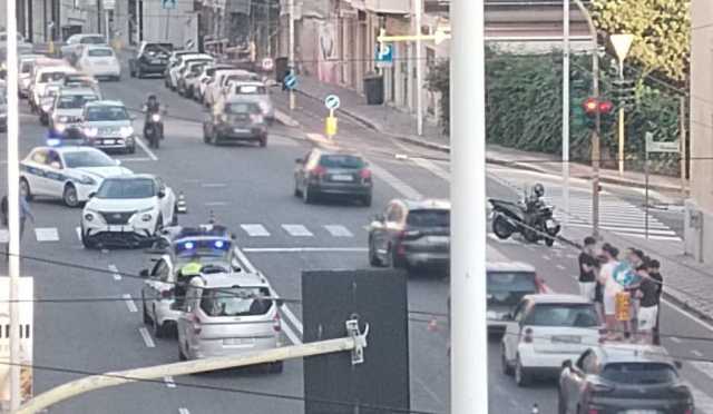 Cagliari, auto contro motociclo in via della Pineta: centauro ferito, portato in ospedale