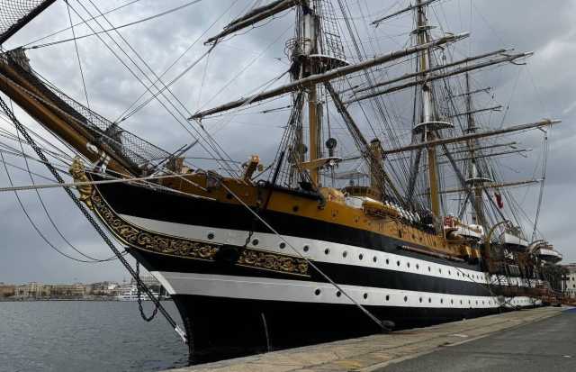 Ecco il veliero Amerigo Vespucci a Cagliari: il gioiello della Marina al porto (Video)