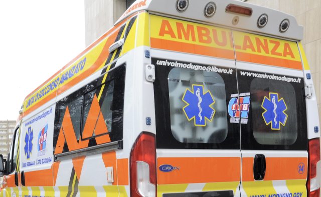 Terribile incidente in autostrada: ambulanza tampona un tir, due morti e due feriti
