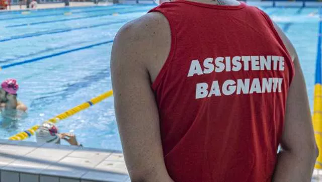 Bimba di 8 anni muore annegata in piscina: il dramma in un parco acquatico in Calabria 