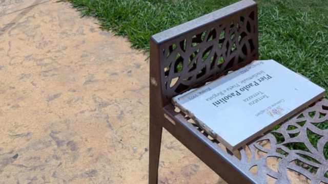 Cagliari, vandalizzata la targa della piazza dedicata a Pasolini: 