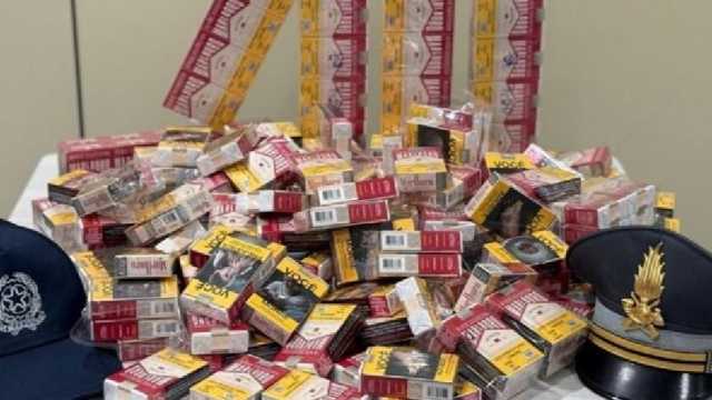 Cagliari, nascondeva 4 chili di sigarette di contrabbando in valigia: maxi multa in aeroporto