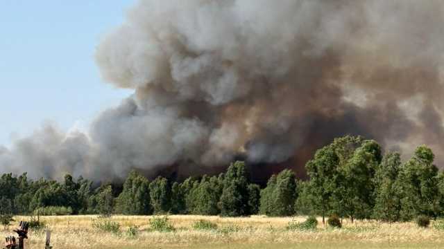 Fiamme tra Villasor e Serramanna: altissima colonna di fumo nelle campagne