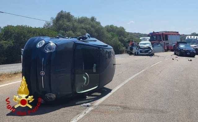 Carambola fra 3 auto a Olbia in via Bora: 10 persone in ospedale