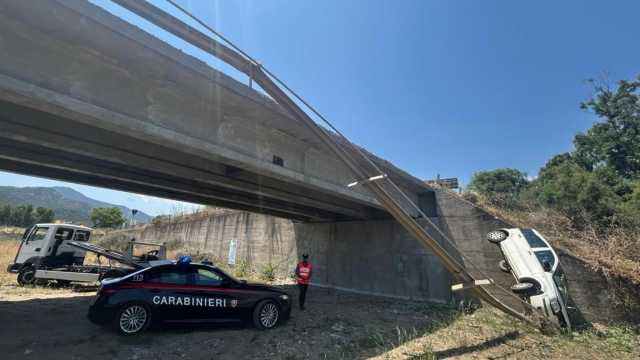 San Vito, perde il controllo dell'auto e precipita dal ponte: 28enne in gravi condizioni