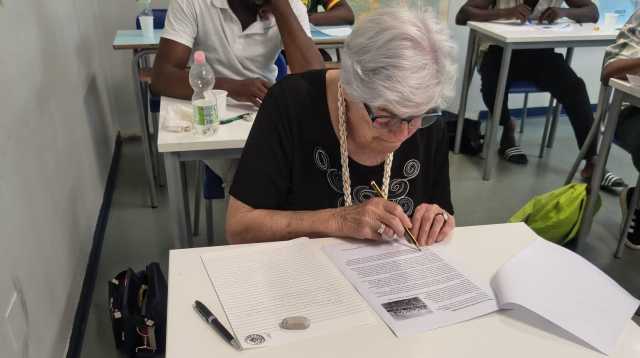 San Sperate, a 86 anni sostiene l'esame di licenza media: la storia di Amelia Casti
