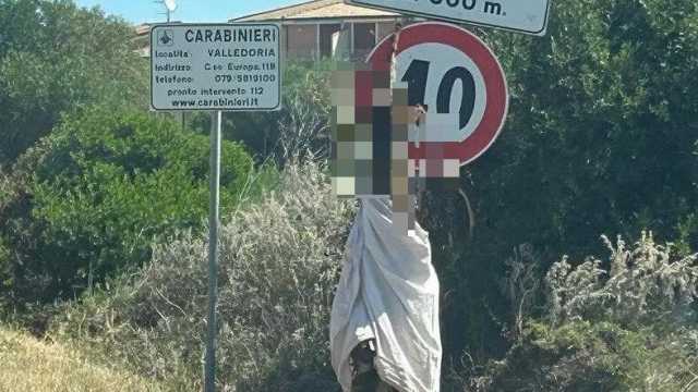 Animale impiccato nel palo di un cartello stradale a Valledoria, Rizzi: 