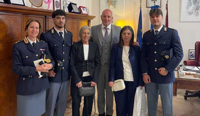 Anziana parte per la Sardegna per il suo 