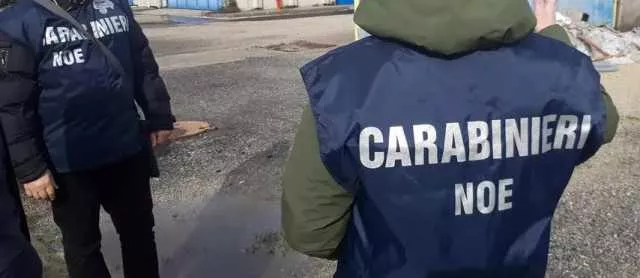 Assemini, nel suo terreno bruciava illecitamente rifiuti speciali: denunciata