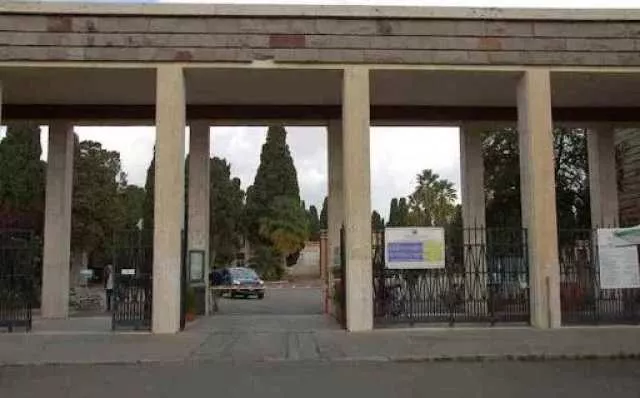 Cagliari, interruzione dell'energia elettrica al cimitero di San Michele: 