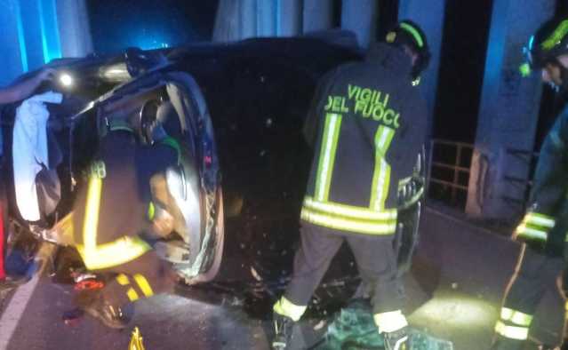 Jerzu, finisce contro un pilone del ponte e l'auto si ribalta: due feriti