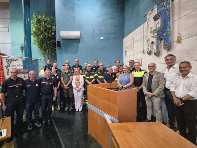 Fronte incendi, la protezione civile francese in Sardegna: 