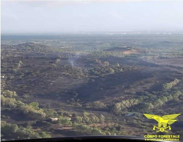 Emergenza incendi, bonifiche ancora in corso nel devastante rogo scoppiato ieri a Villacidro