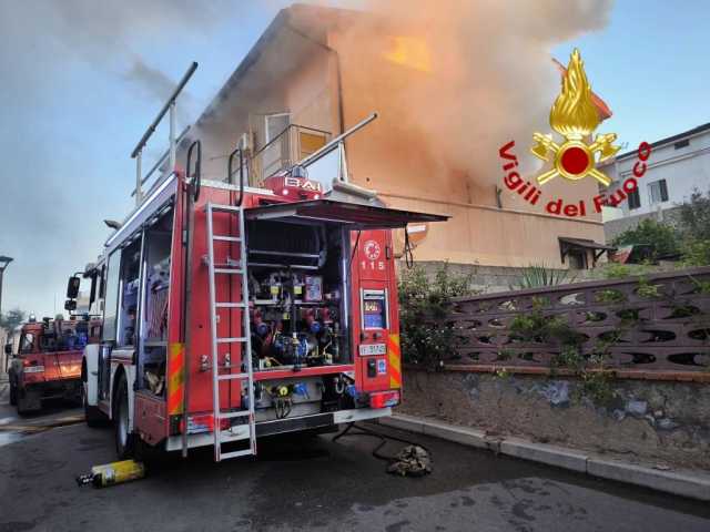 Portoscuso, scoppia un incendio in una casa: un 90enne e il figlio disabile in ospedale