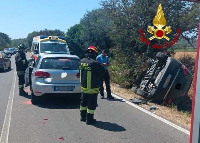 Alghero, il tamponamento poi una delle due auto si ribalta: incidente sulla 127bis