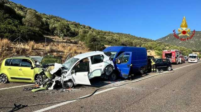 Schianto tra 4 auto sulla 125var: 9 feriti tra cui bambini e militari: 3 in condizioni critiche