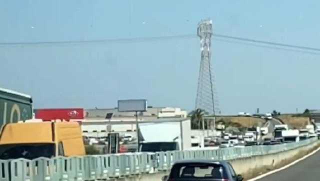Traffico paralizzato sulla statale 131: lavori e code chilometriche verso Cagliari