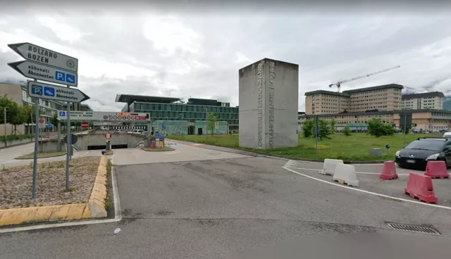 Bimbo di 3 anni cade dalla finestra al terzo piano: l'incidente a Bolzano