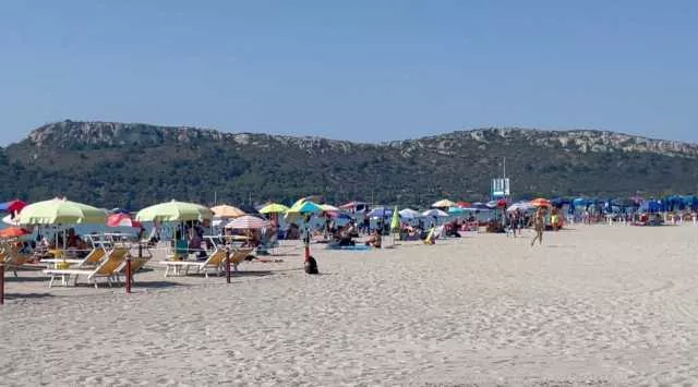 Paura al Poetto di Cagliari: scomparso un bambino di 11 anni, ricerche in corso