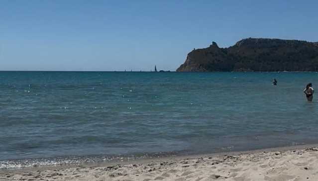Cagliari, tragedia al Poetto: recuperato in mare il corpo di una donna, un altro morto a Cala Regina