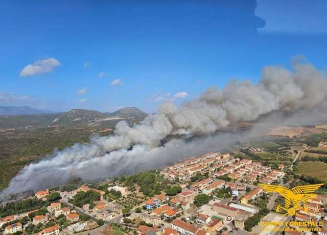 Sardegna devastata dai roghi: 42 incendi in un solo giorno